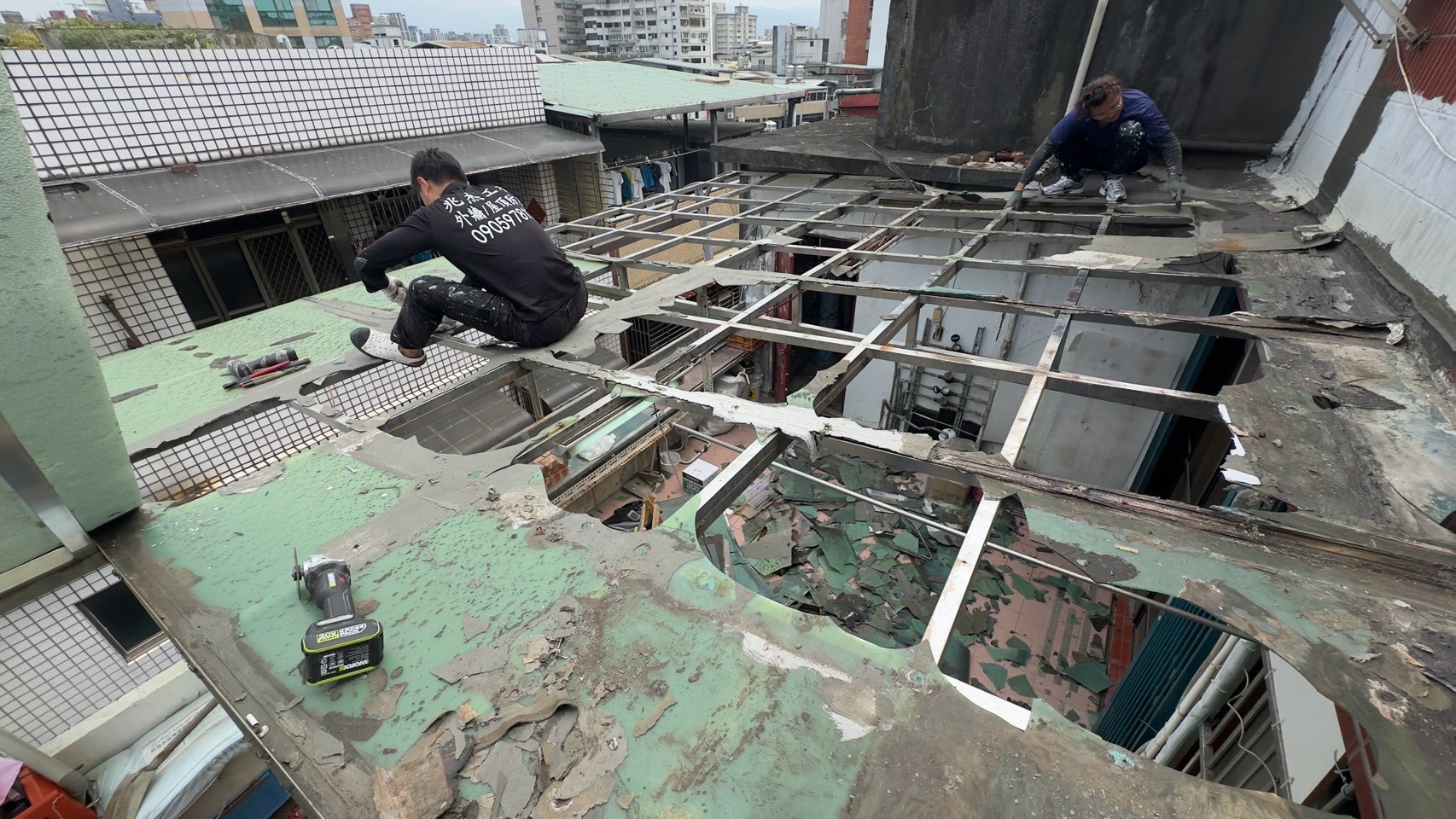雨遮更換
